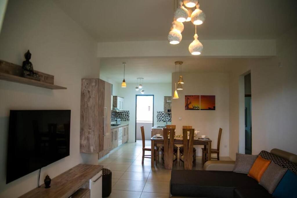 Entire Luxury 3 Bedroom Condo For Rent - Flic-En-Flac - Close To Beach Exterior photo